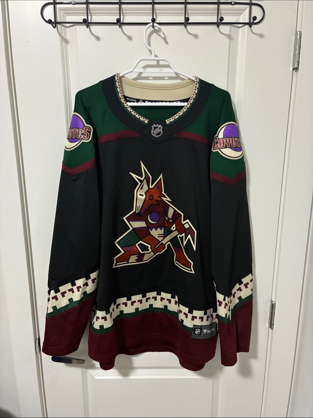 Fanatics Arizona Coyotes Black Green Maroon Crewneck Sweater